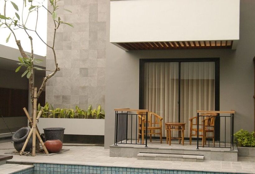 Grand Laguna Hotel & Villa