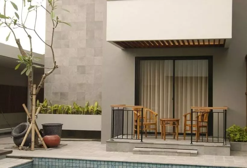 Grand Laguna Hotel & Villa