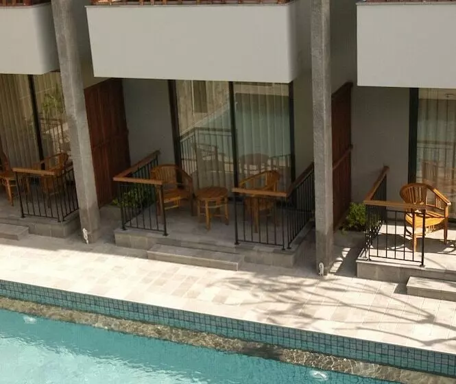 Grand Laguna Hotel & Villa