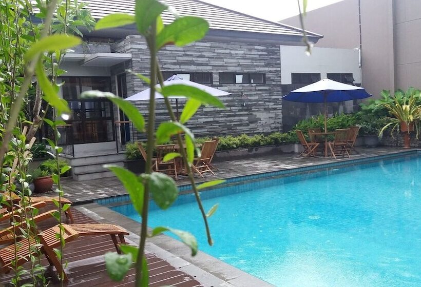 Grand Laguna Hotel & Villa