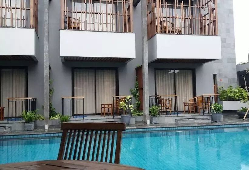 Grand Laguna Hotel & Villa