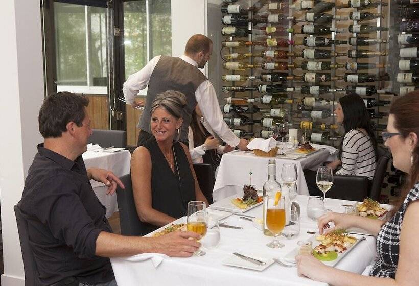 Отель L Auberge Du Lac St Pierre