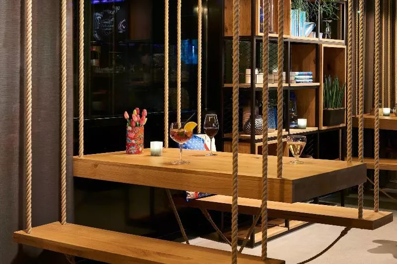 ホテル Moxy Amsterdam Schiphol Airport