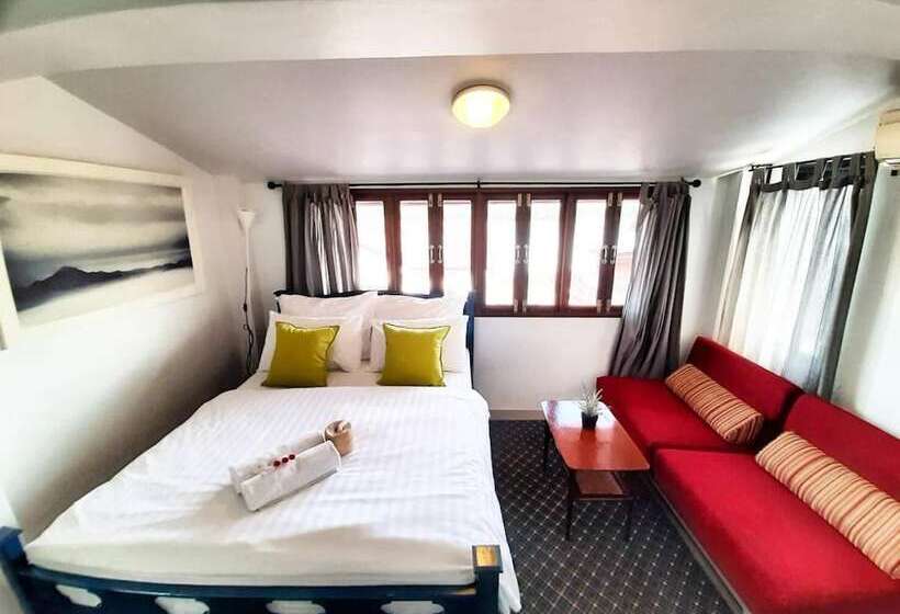 Отель The Royal Chiangkhan Boutique