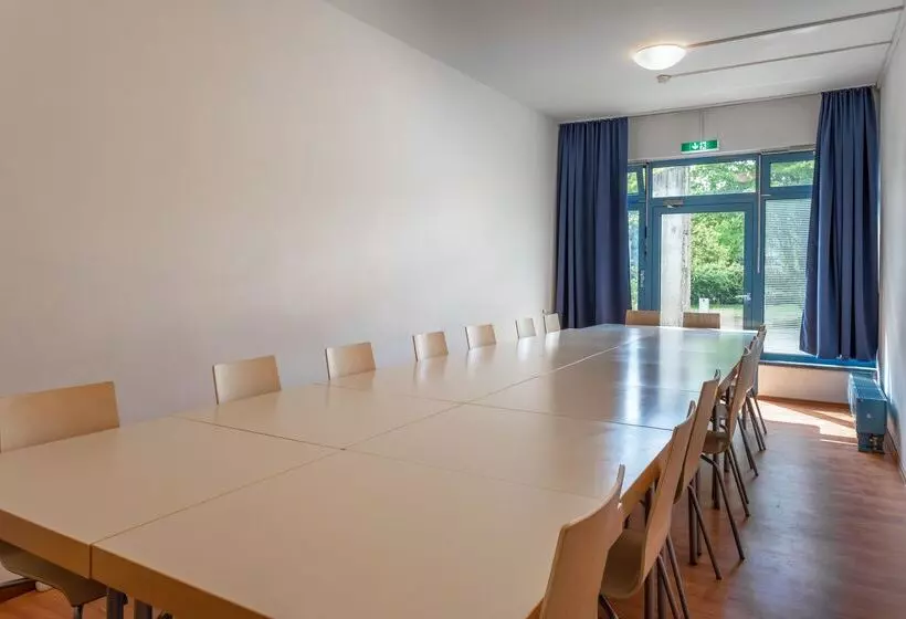 هتل a&o Berlin Kolumbus