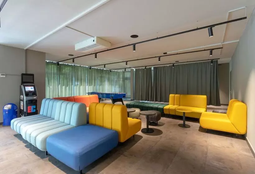 هتل a&o Berlin Kolumbus