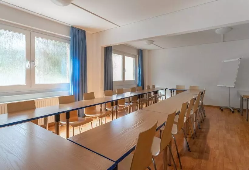 هتل a&o Berlin Kolumbus