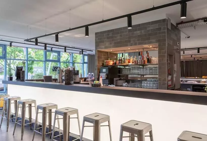 هتل a&o Berlin Kolumbus