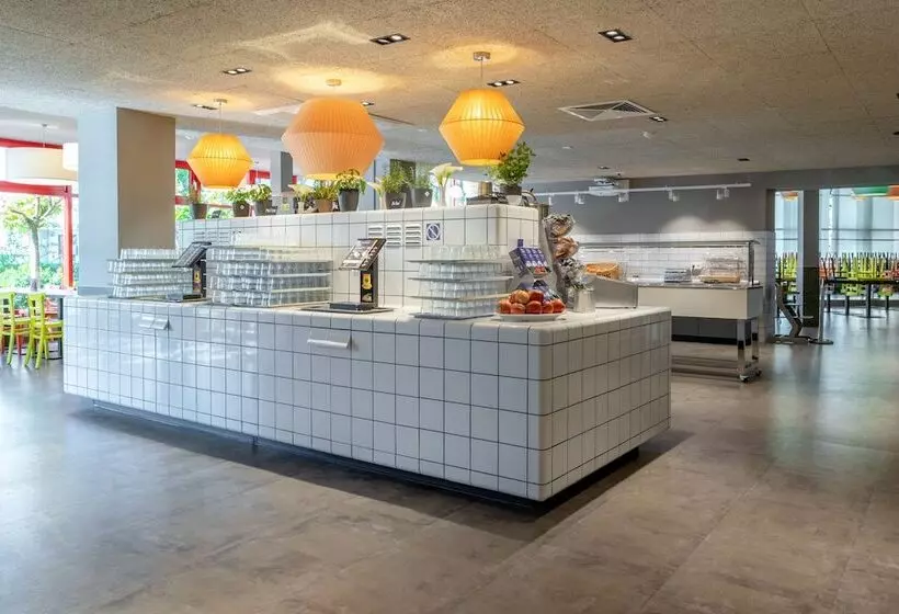 هتل a&o Berlin Kolumbus