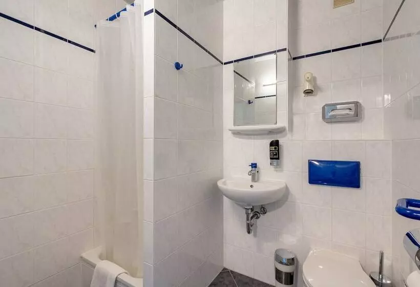 هتل a&o Berlin Kolumbus