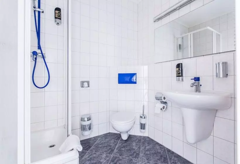 هتل a&o Berlin Kolumbus