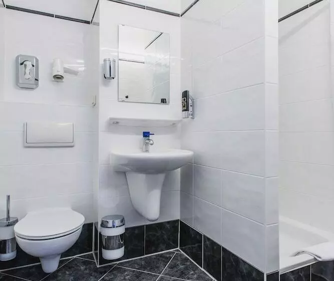 هتل a&o Berlin Kolumbus