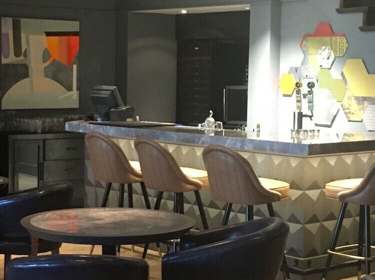 هتل Arts Kensington