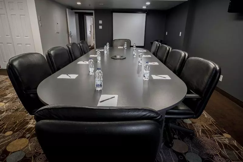 Hotelli Faubourg Montreal Centre Ville Downtown