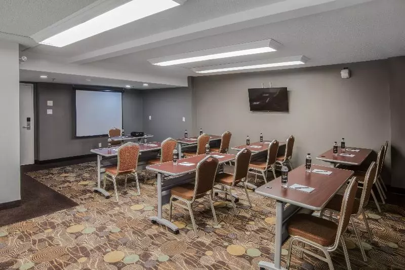 Hotelli Faubourg Montreal Centre Ville Downtown