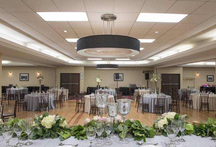 Otel Four Points By Sheraton Edmonton South