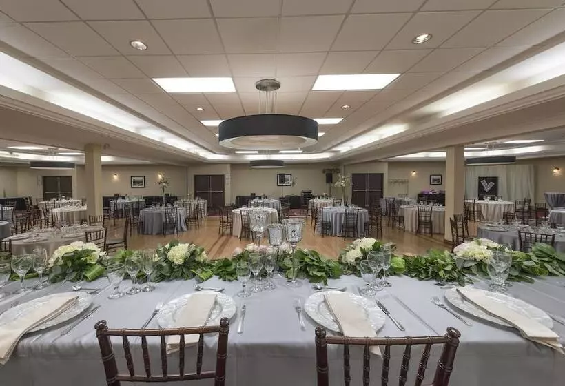 ホテル Four Points By Sheraton Edmonton South