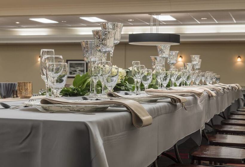 Otel Four Points By Sheraton Edmonton South