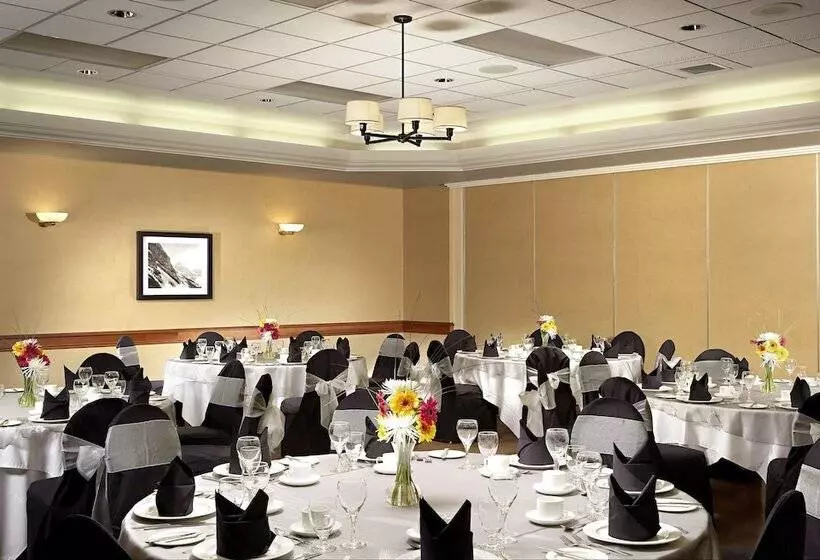 ホテル Four Points By Sheraton Edmonton South