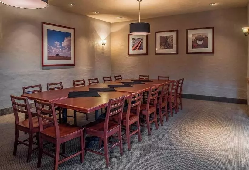 ホテル Four Points By Sheraton Edmonton South