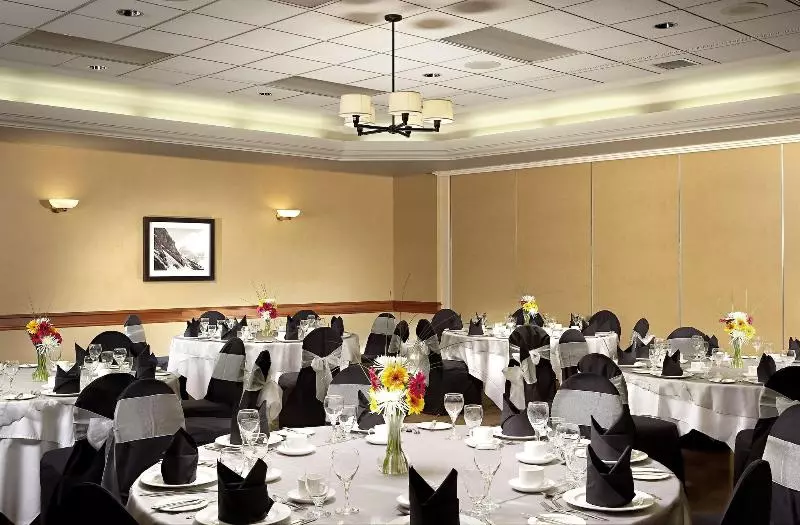 ホテル Four Points By Sheraton Edmonton South