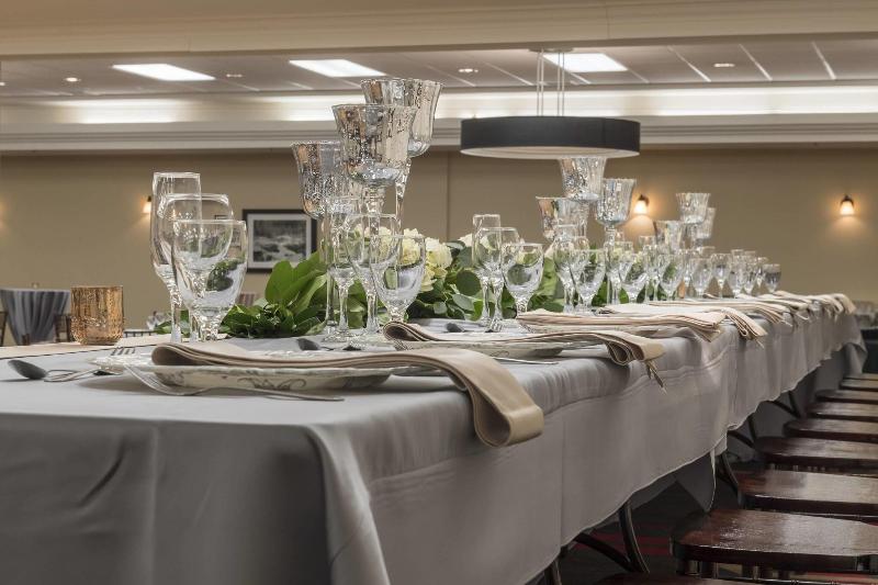 Otel Four Points By Sheraton Edmonton South