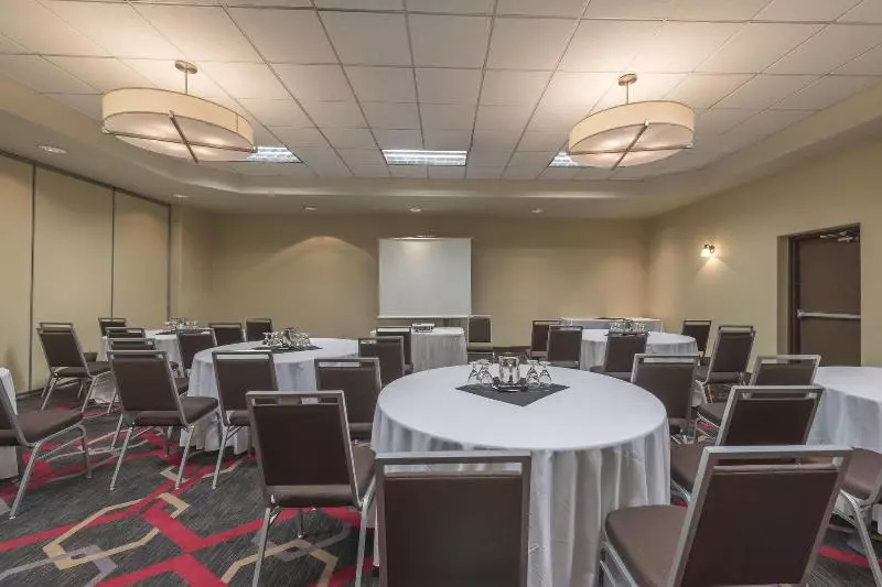 ホテル Four Points By Sheraton Edmonton South