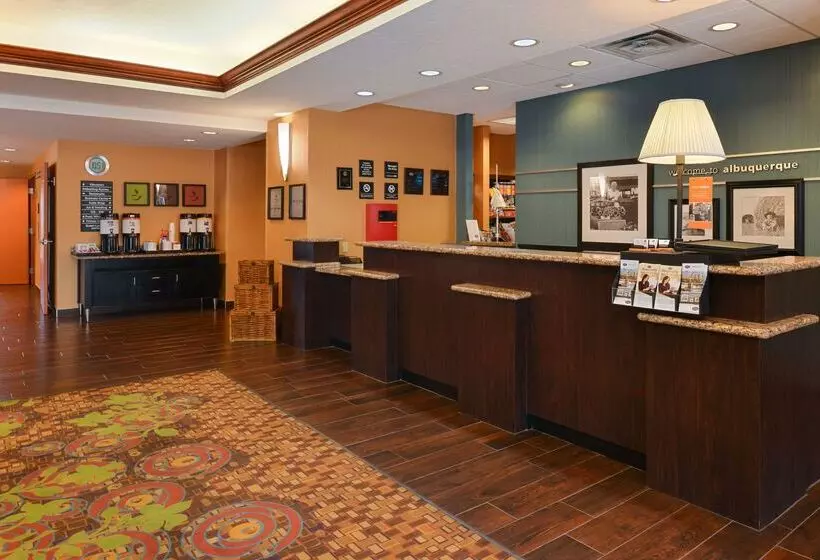 Отель Hampton Inn & Suites Albuquerque Coors Road