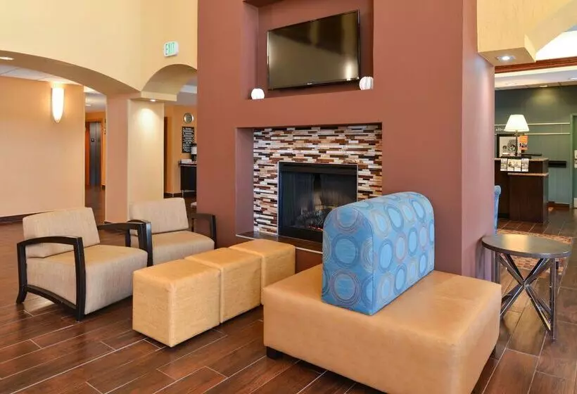 Отель Hampton Inn & Suites Albuquerque Coors Road