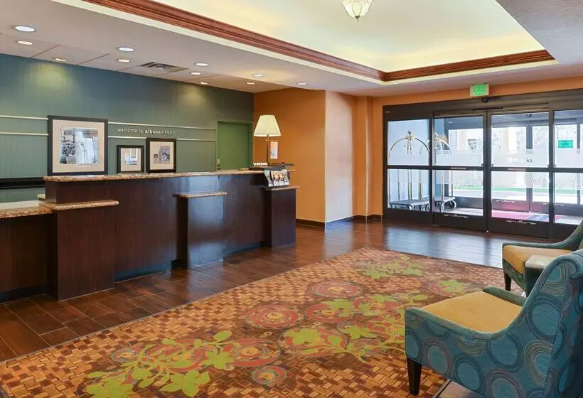 Отель Hampton Inn & Suites Albuquerque Coors Road