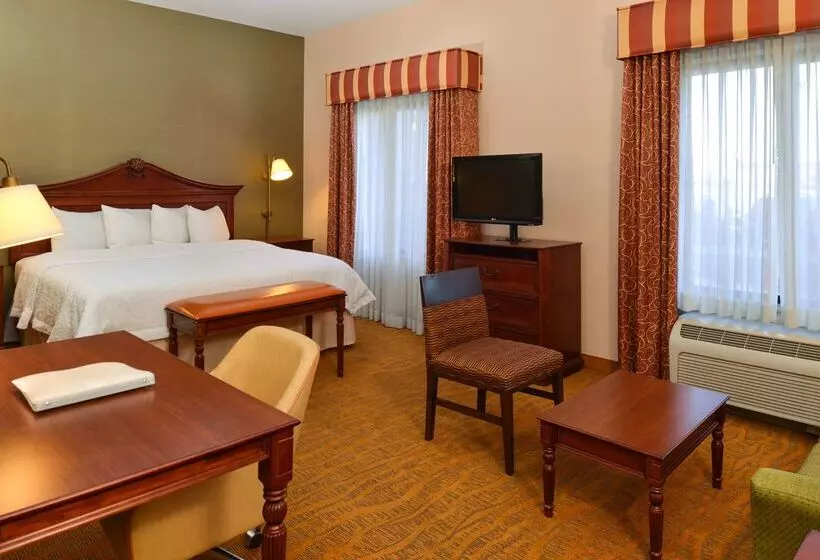 Отель Hampton Inn & Suites Albuquerque Coors Road
