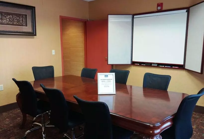 Отель Hampton Inn & Suites Albuquerque Coors Road