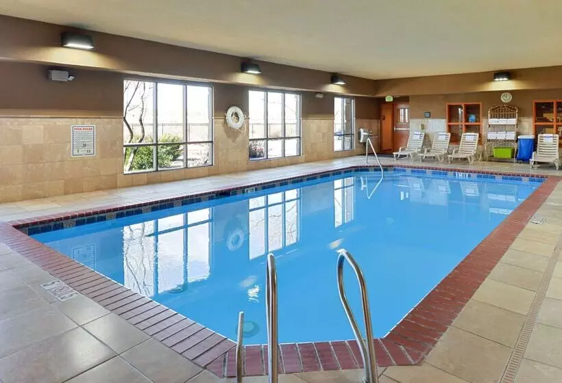 Отель Hampton Inn & Suites Albuquerque Coors Road