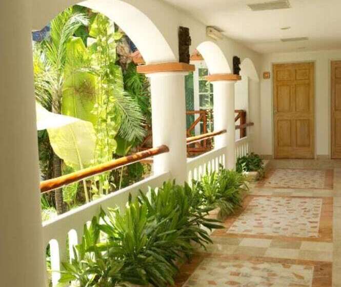 Отель Illusion Boutique Near Beach