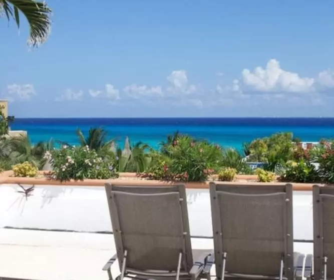 호텔 Illusion Boutique Near Beach