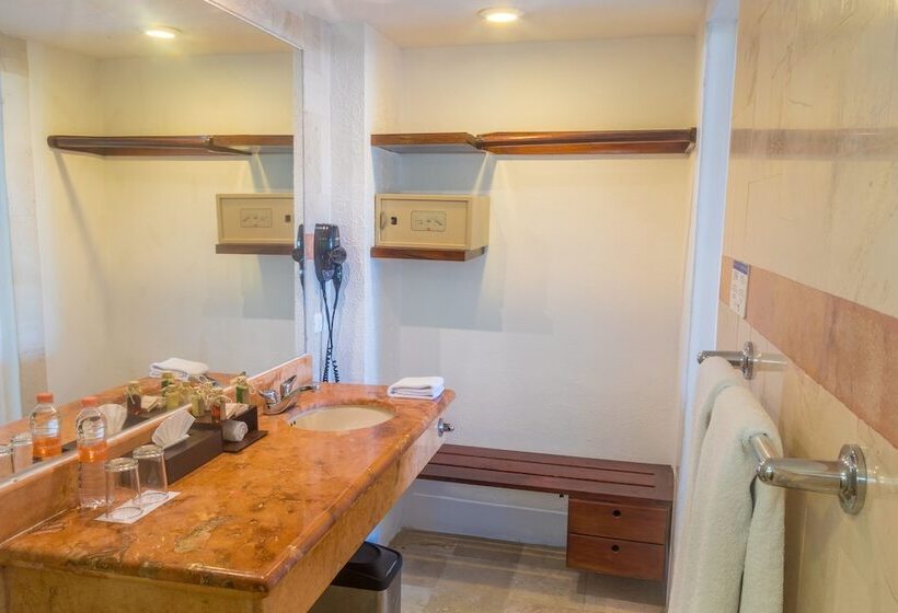 Отель Illusion Boutique Near Beach