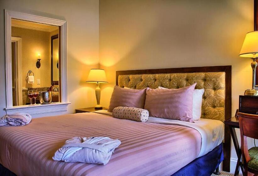 Hotel Poets Cove Resort & Spa