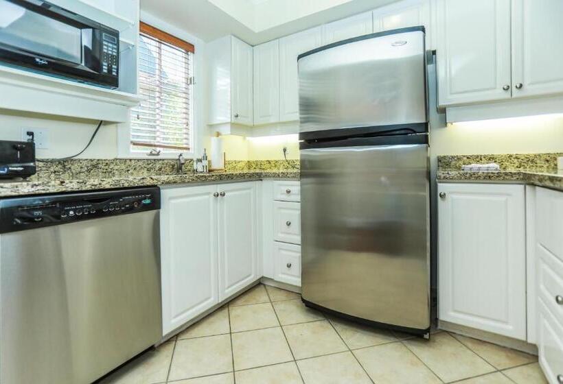 Hotel Poets Cove Resort & Spa