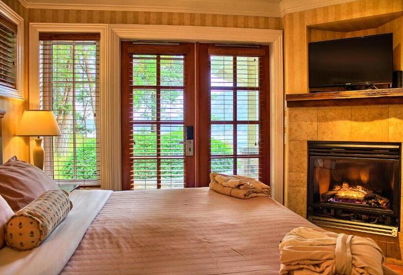 Hotel Poets Cove Resort & Spa