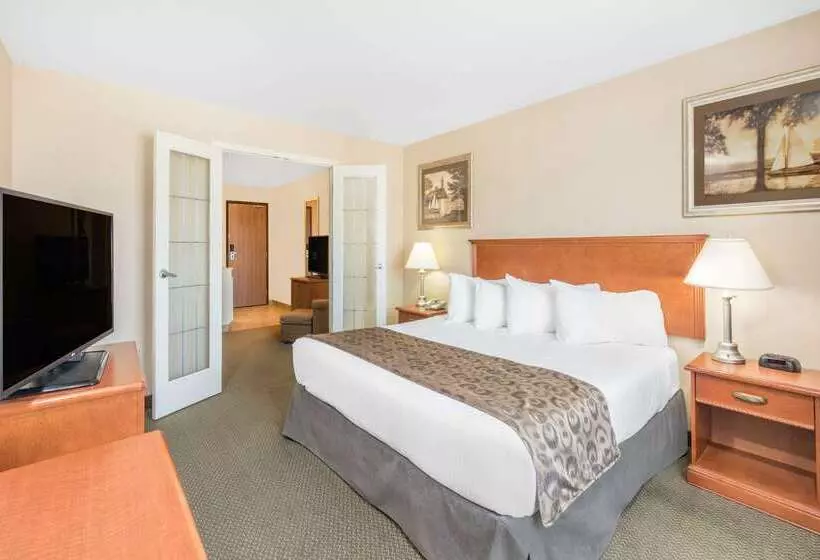 فندق Ramada By Wyndham Clairmont/grande Prairie