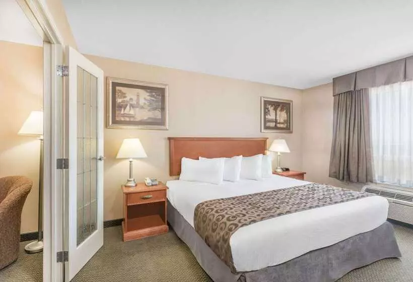 فندق Ramada By Wyndham Clairmont/grande Prairie