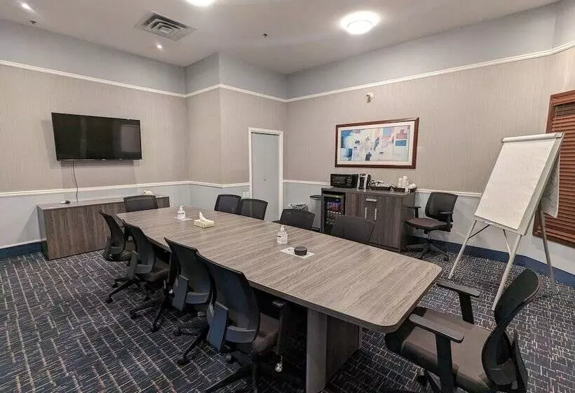 호텔 Divya Sutra Plaza And Conference Centre Calgary Airport