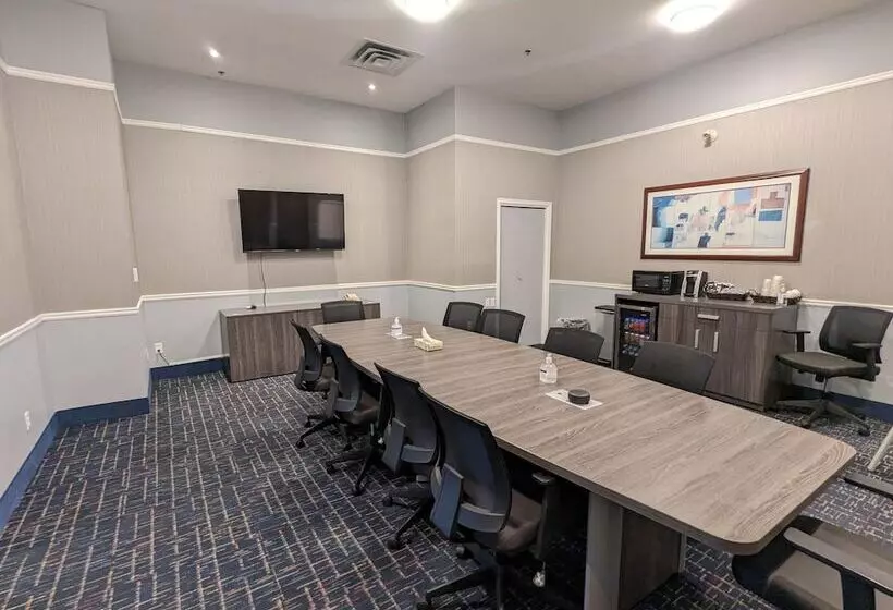 호텔 Divya Sutra Plaza And Conference Centre Calgary Airport