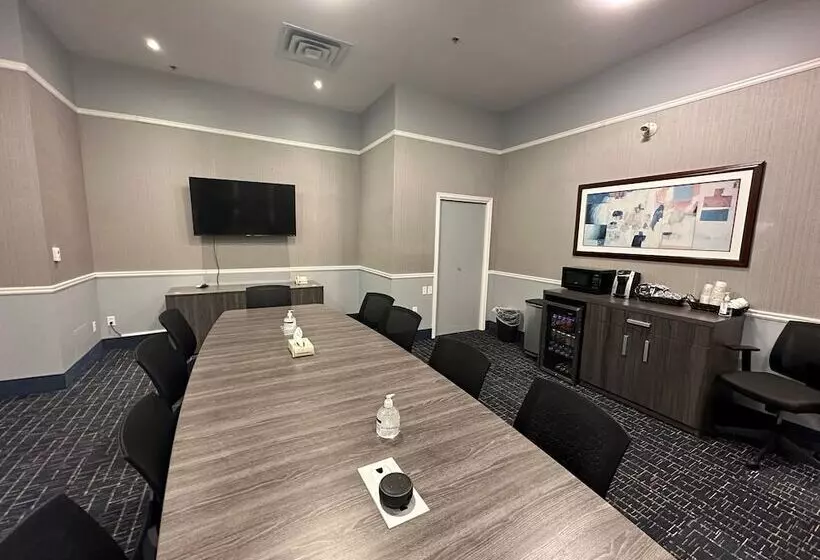 호텔 Divya Sutra Plaza And Conference Centre Calgary Airport