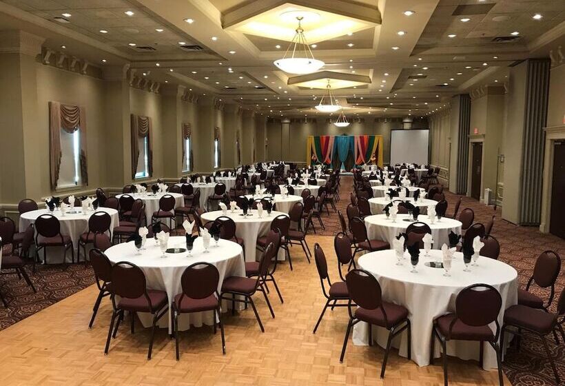 هتل Divya Sutra Plaza And Conference Centre Calgary Airport