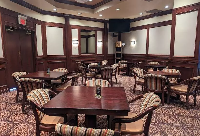 호텔 Divya Sutra Plaza And Conference Centre Calgary Airport