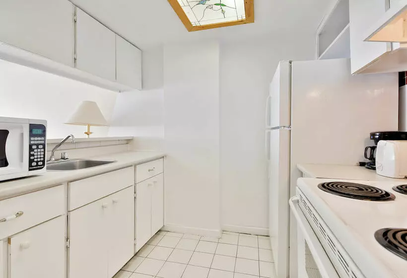 Отель Sunset Suites