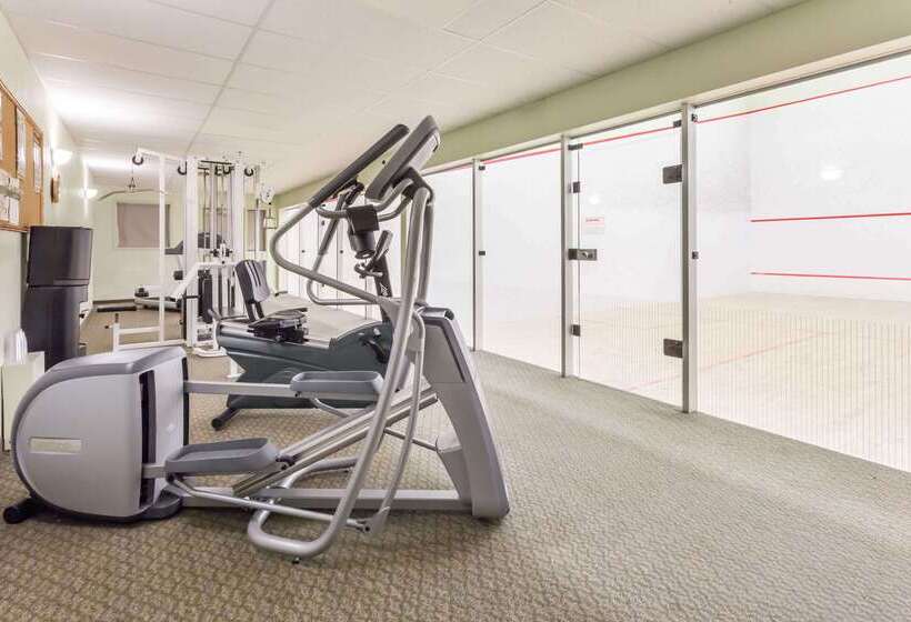 בית מלון כפרי Super 8 By Wyndham Dauphin