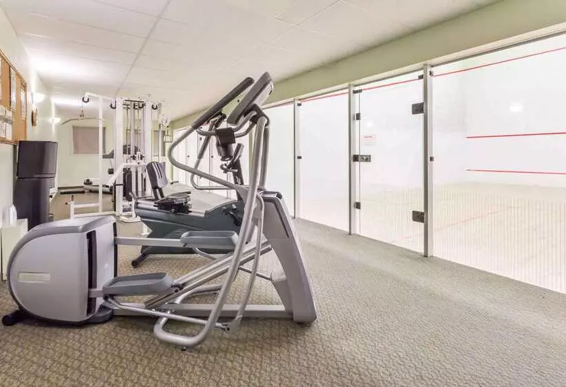 호텔 Super 8 By Wyndham Dauphin