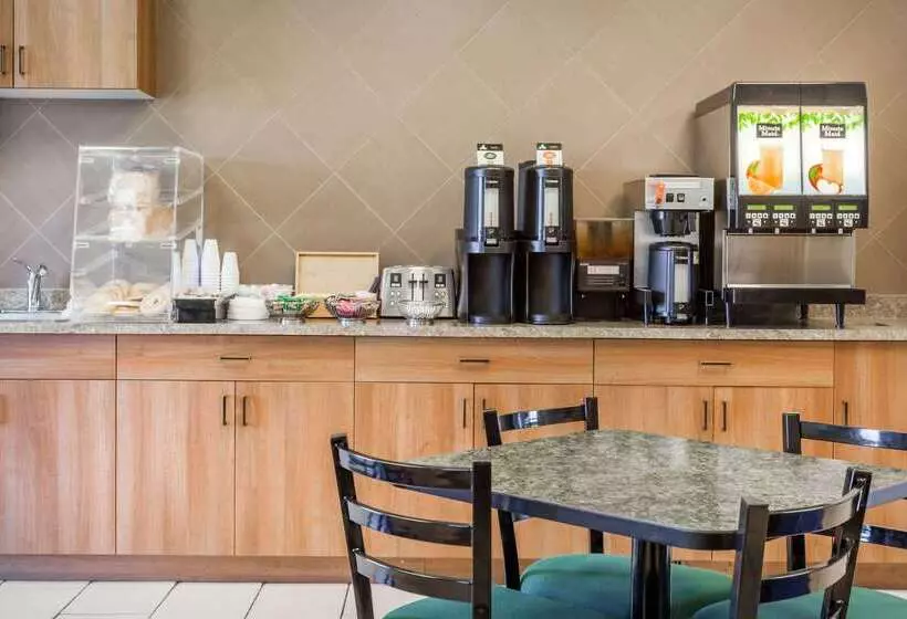 호텔 Super 8 By Wyndham Dauphin